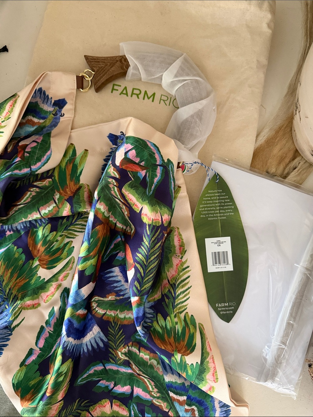 2026 FARM RIO | Sand Birds Satin Medium Scarf Bag Size SUNNY PARADISE / OS - Picture 3 of 5